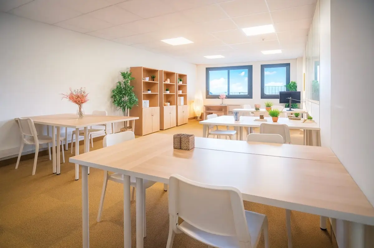 Bureau 84 m² à Garosud, Espace Entreprise Aggimmo